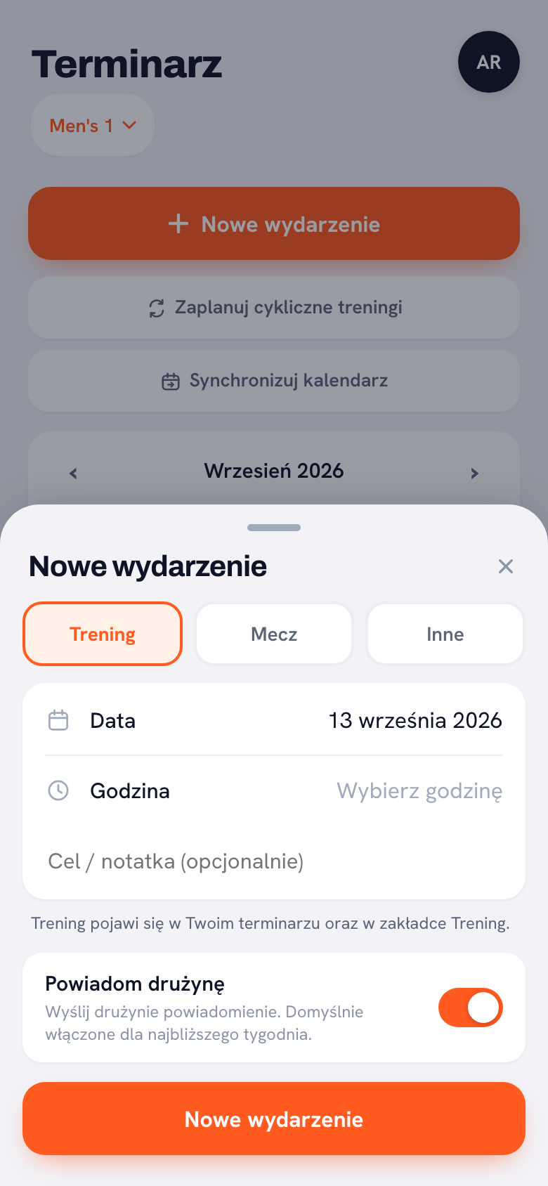 Karta „Nowe wydarzenie” z wyborem między Treningiem, Meczem i Inne u góry, poniżej data, godzina i pole na cel lub notatkę, a na dole włączony przełącznik „Powiadom drużynę”.