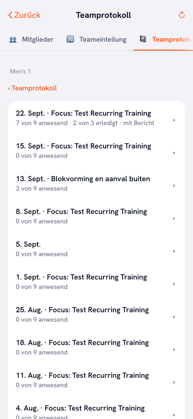 Das Teamprotokoll im Vereinsbereich: oben das gewählte Team, darunter die Trainings untereinander mit Datum und Schwerpunkt. Beim obersten steht ‚7 von 9 anwesend · 2 von 3 erledigt · mit Bericht‘.