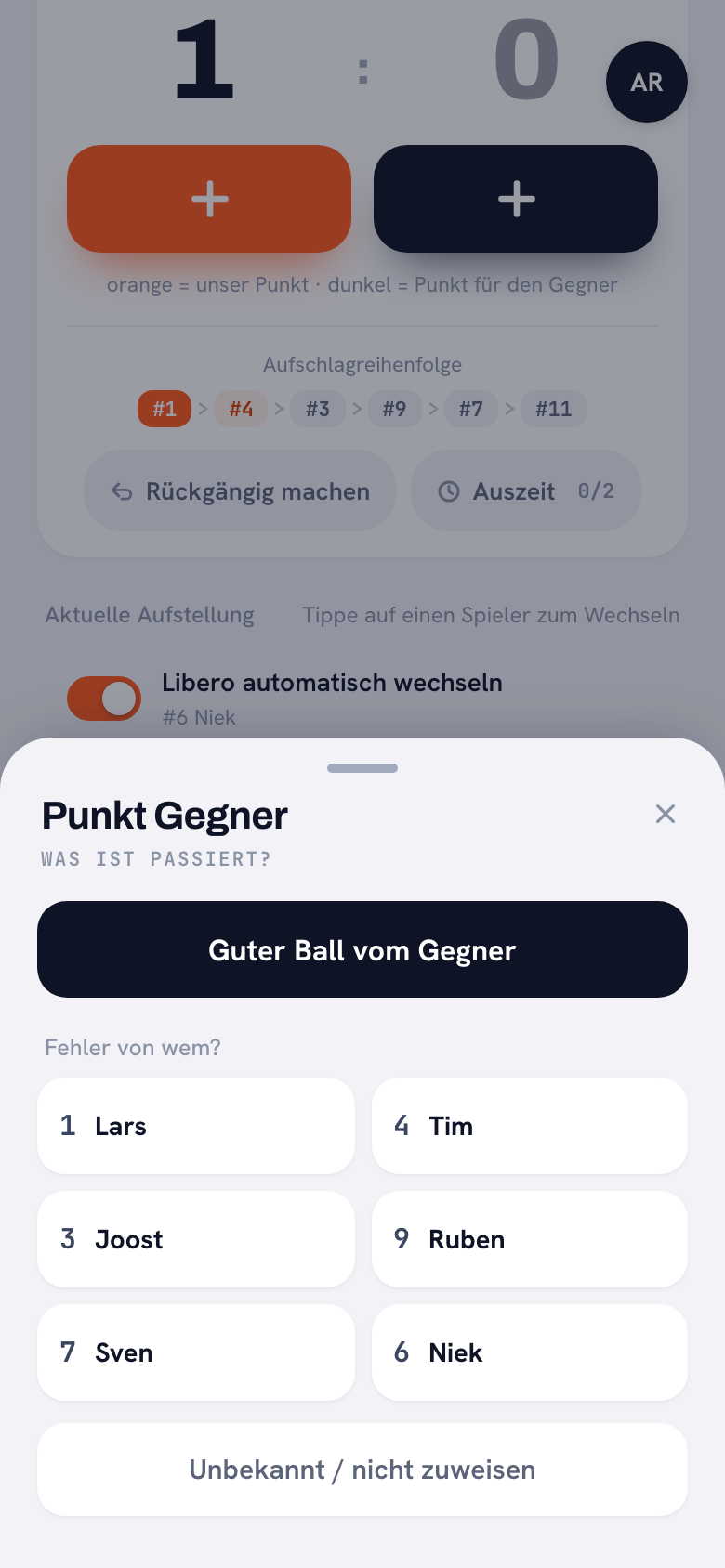 Das Blatt „Punkt Gegner“ mit der Frage, was passiert ist: oben der dunkle Knopf „Guter Ball vom Gegner“, darunter „Fehler von wem?“ mit sechs Spielern in zwei Spalten, und unten „Unbekannt / nicht zuweisen“.