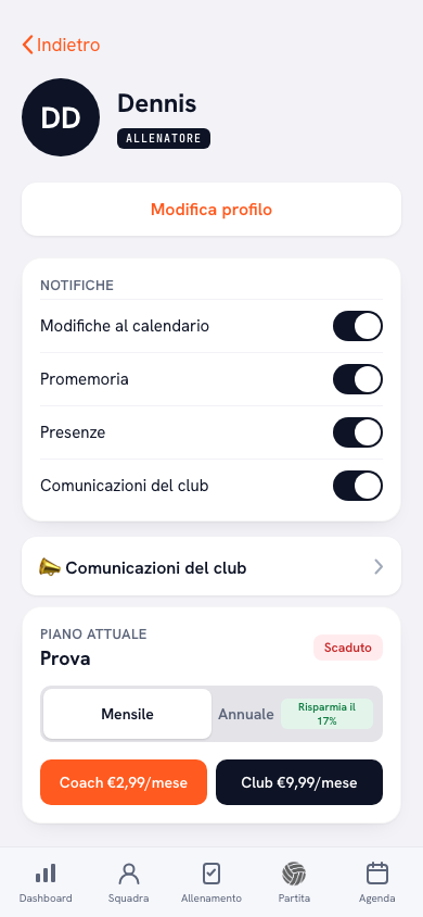 Schermata delle impostazioni nell'app Koach dove un giocatore gestisce il proprio profilo: nome, password, lingua e contatto di emergenza