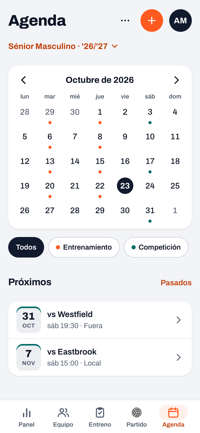 Agenda en Koach: calendario de octubre de 2026 con puntos de colores, los filtros Todos, Entrenamiento y Competición y la lista Próximos