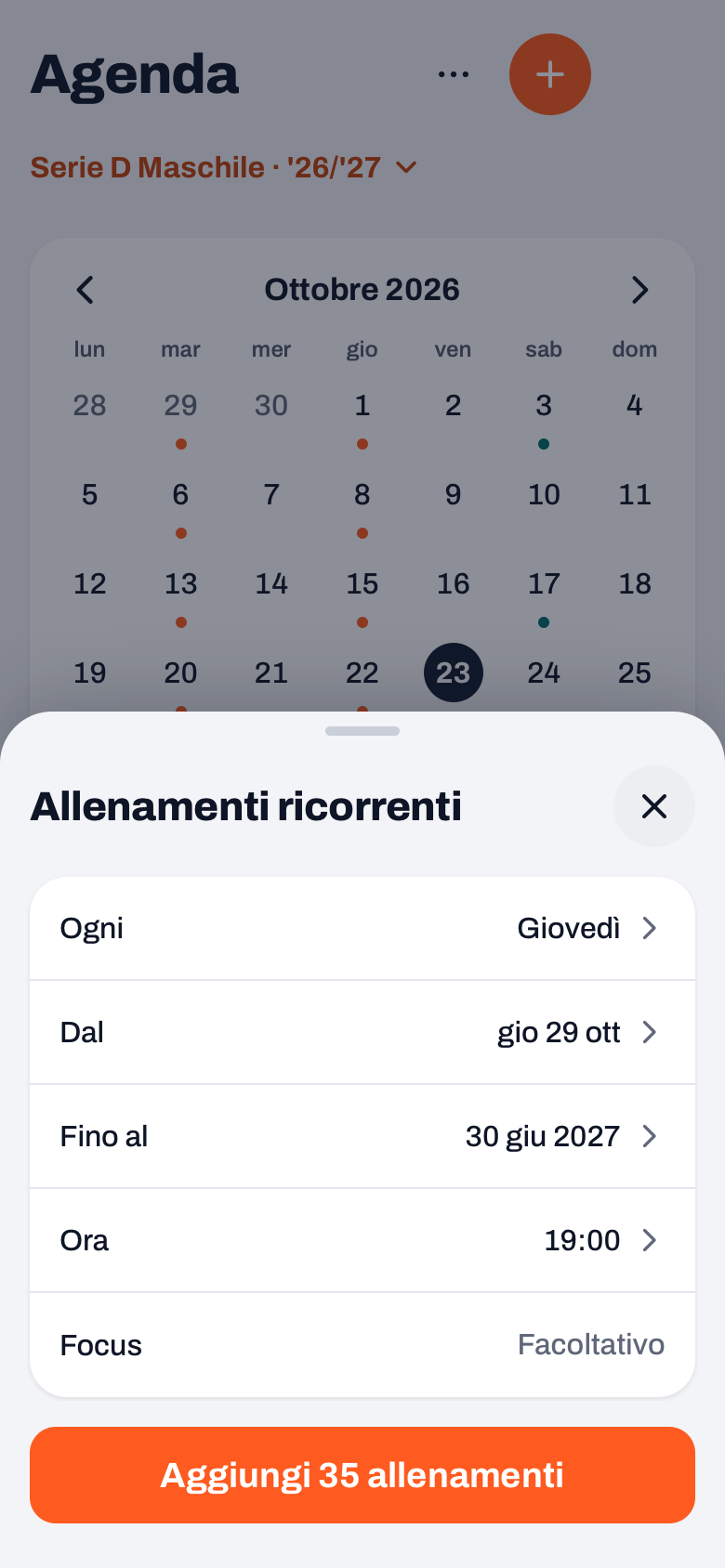 Pannello Allenamenti ricorrenti in Koach: ogni giovedì dal 29 ottobre al 30 giugno 2027 alle 19:00, pulsante Aggiungi 35 allenamenti