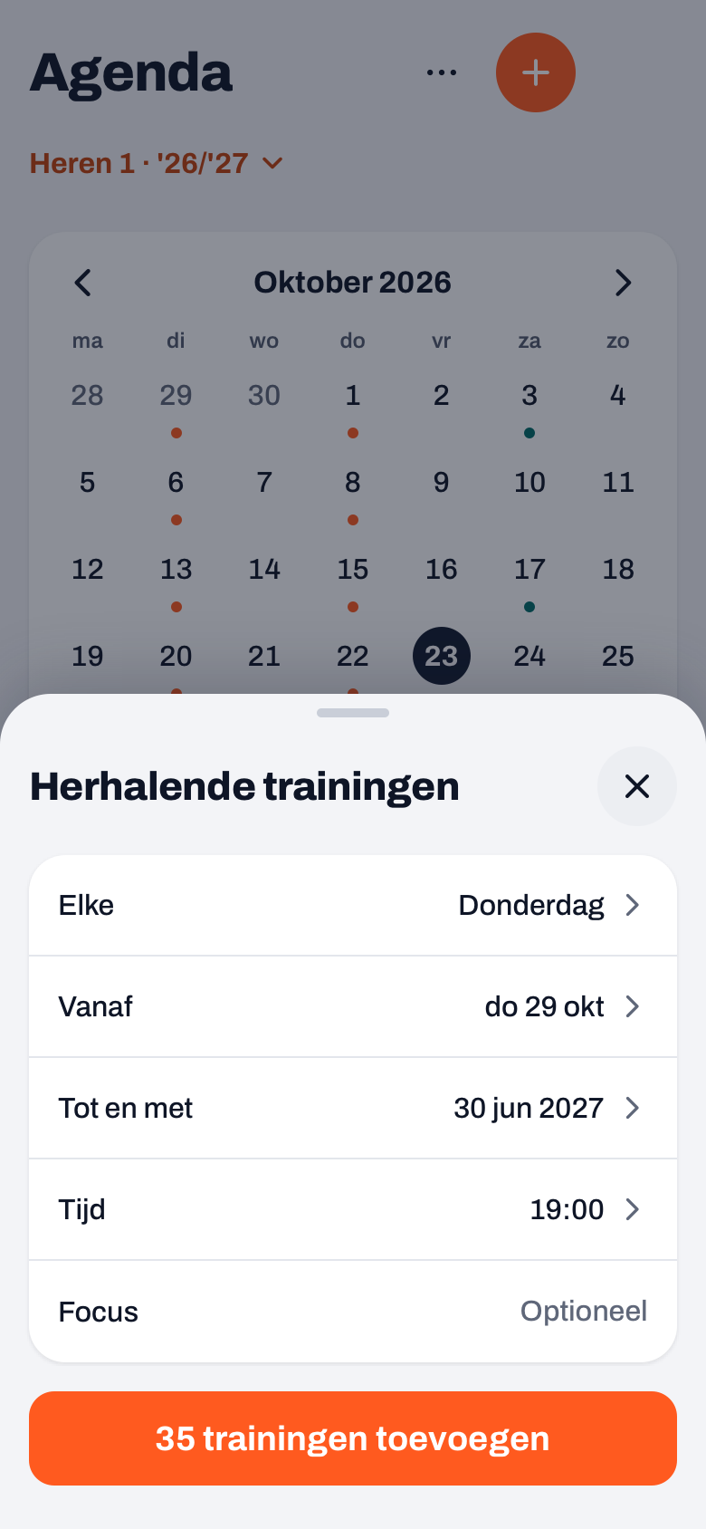 Blad Herhalende trainingen in Koach: elke donderdag vanaf 29 oktober tot en met 30 juni 2027 om 19:00, knop 35 trainingen toevoegen