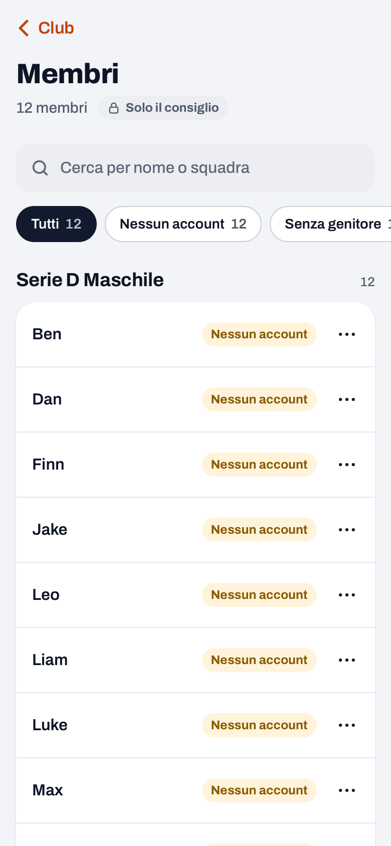 Membri nella dashboard della società in Koach: campo di ricerca, filtri Tutti, Nessun account e Senza genitore, e per ogni giocatore tre puntini