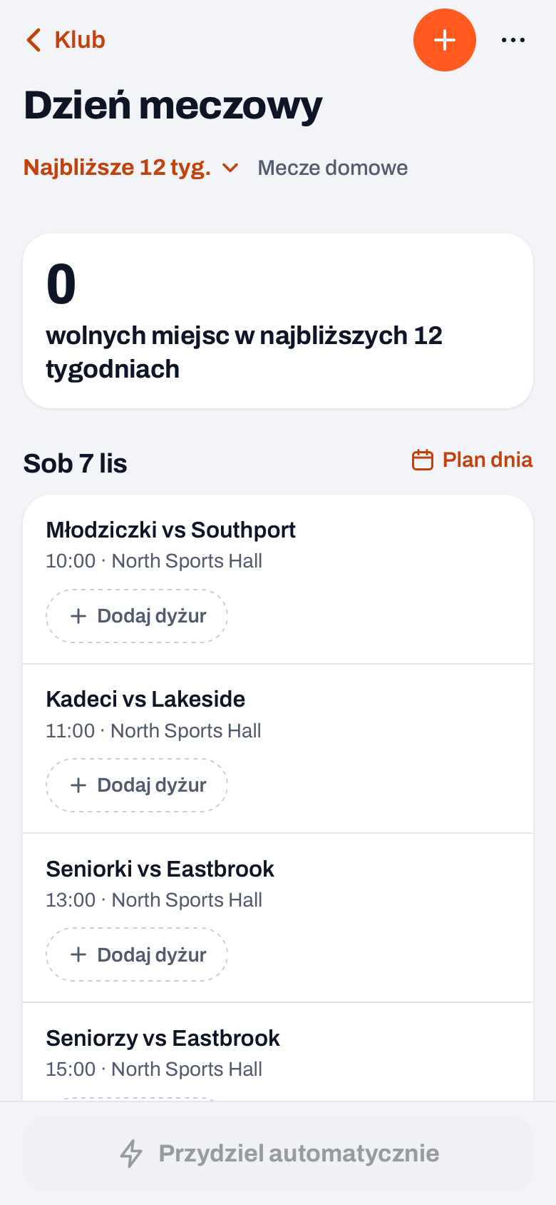 Dzień meczowy w Koach z meczami domowymi jednej soboty, przy każdym przycisk Dodaj dyżur, a na dole Przydziel automatycznie