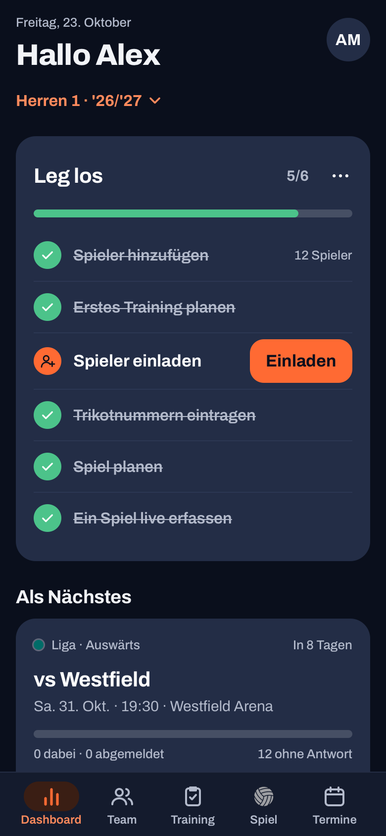 Das Dashboard von Koach im Dunkelmodus mit der Karte Leg los, dem nächsten Spiel und der Tab-Leiste unten