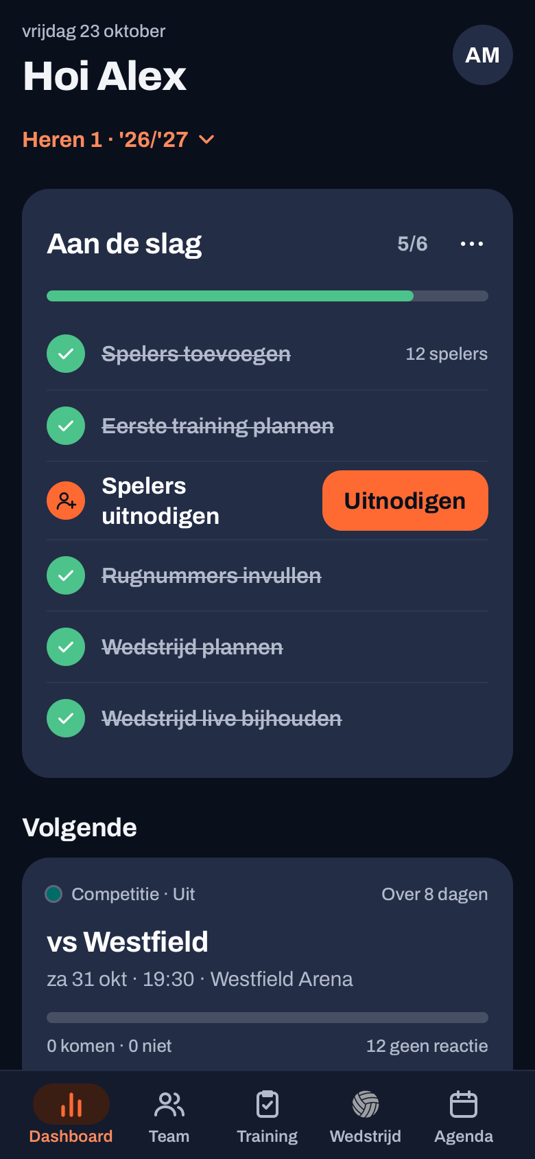Het dashboard van Koach 3.0 in donkere modus met de kaart Aan de slag en de volgende wedstrijd