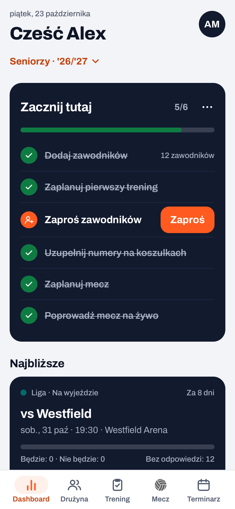 Dashboard trenera w Koach z przyciskiem z nazwą drużyny i sezonem pod powitaniem, kartą Zacznij tutaj i kartą Najbliższe