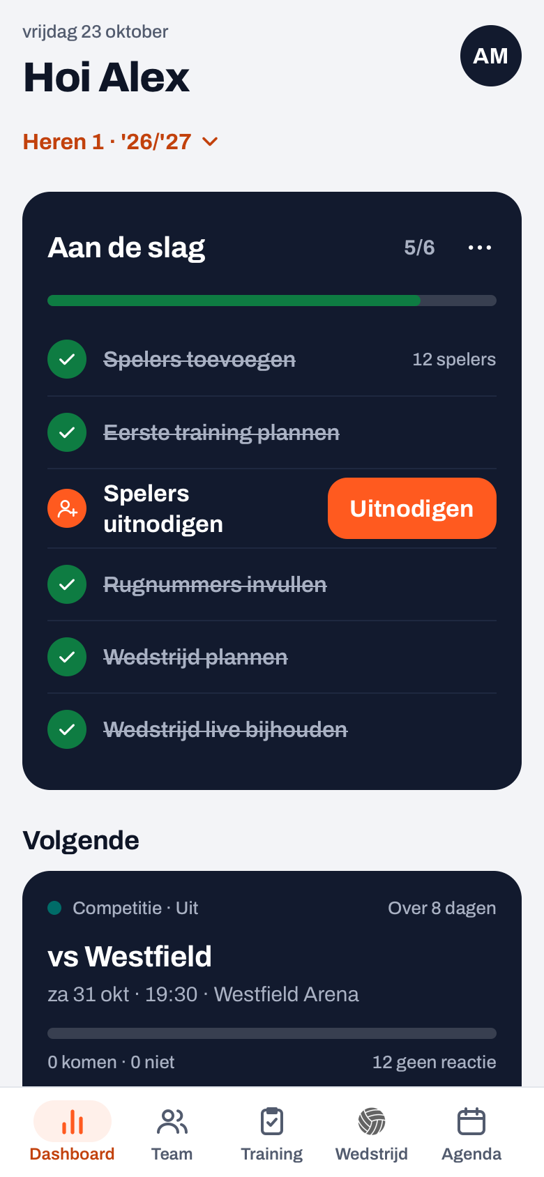 Dashboard van een trainer in Koach met onder de begroeting de knop met teamnaam en seizoen, de kaart Aan de slag en de kaart Volgende