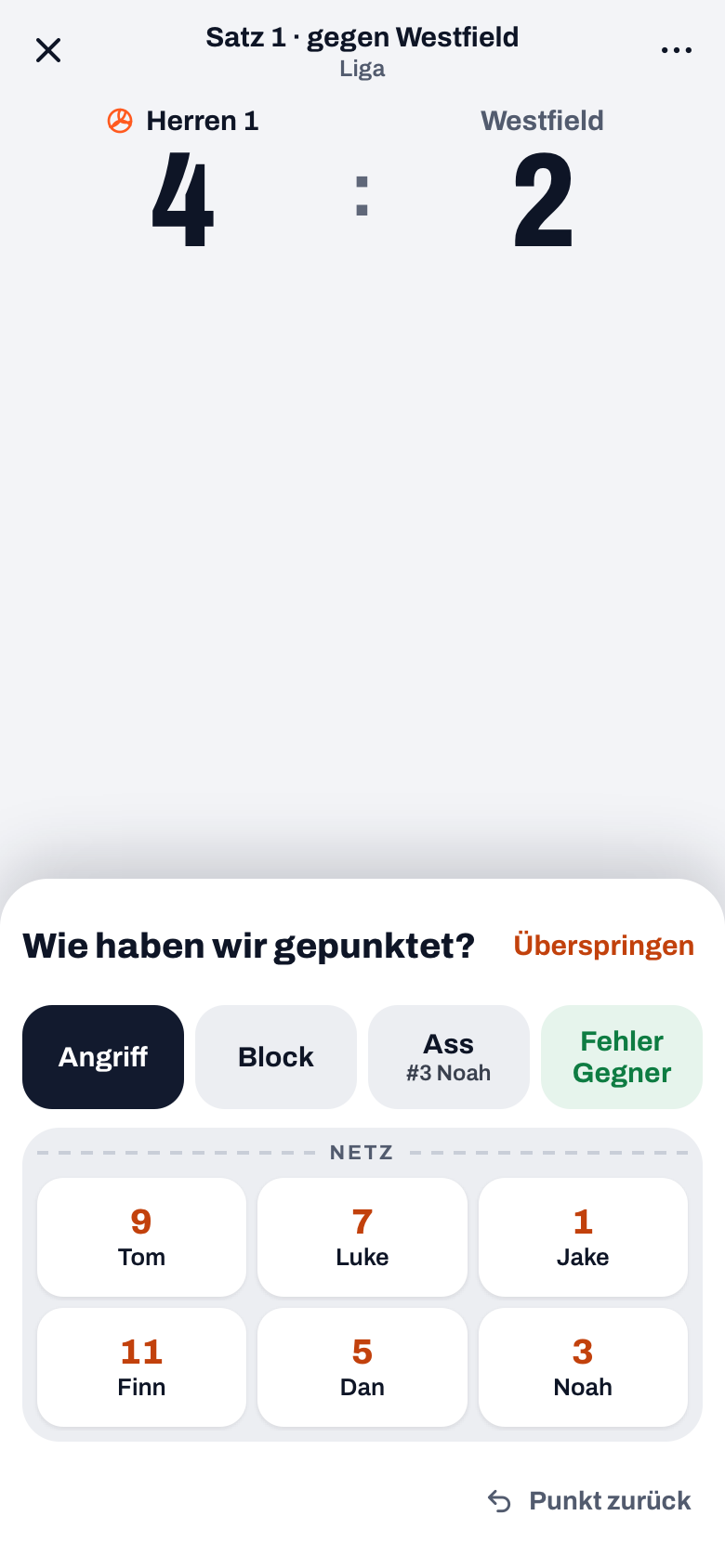 Punkterfassung in der Koach-App: das Fenster „Wie haben wir gepunktet?“ mit Angriff, Block, Ass mit dem Aufschläger und Fehler Gegner, darunter die sechs Spieler auf dem Feld