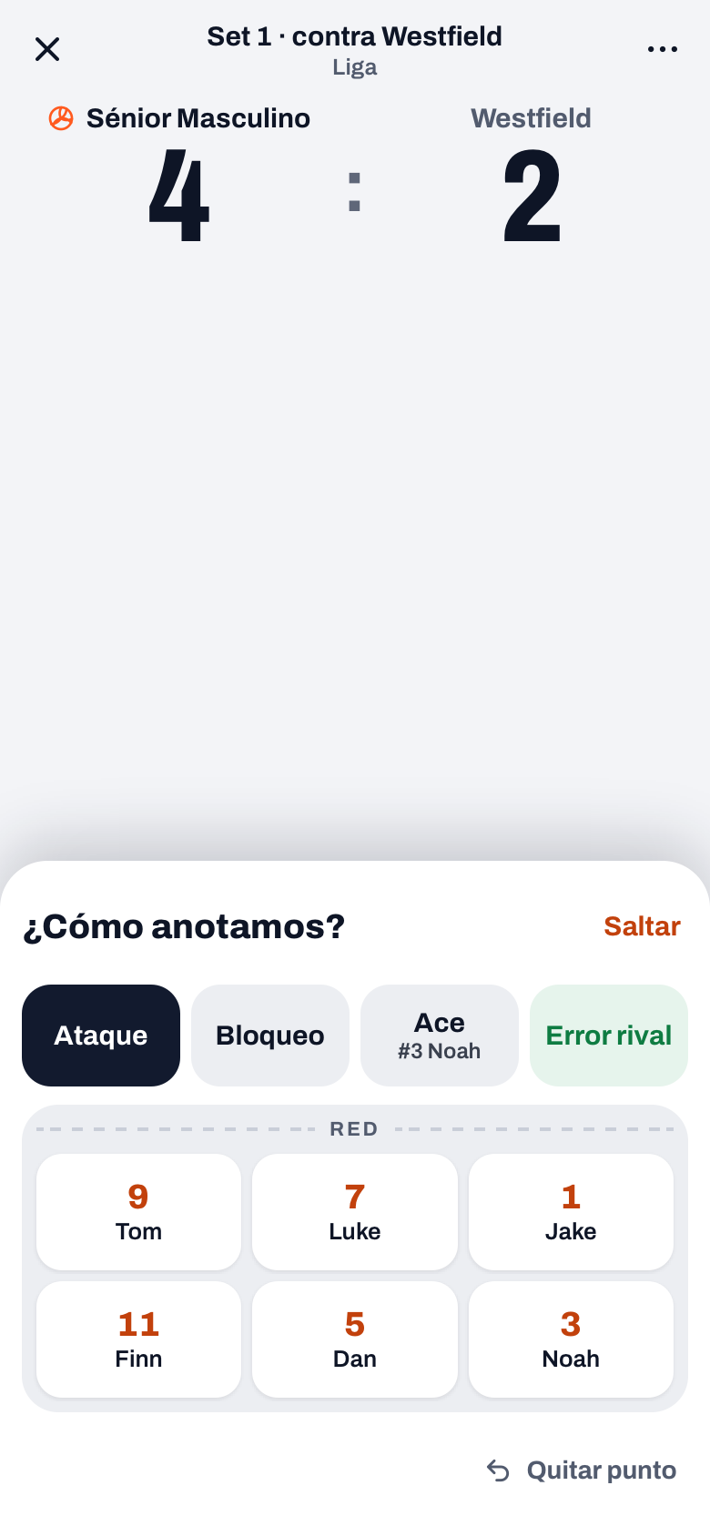 Anotar un punto en vivo en la app Koach: ¿Cómo anotamos? con Ataque, Bloqueo, Ace y Error rival, y debajo los seis jugadores en pista