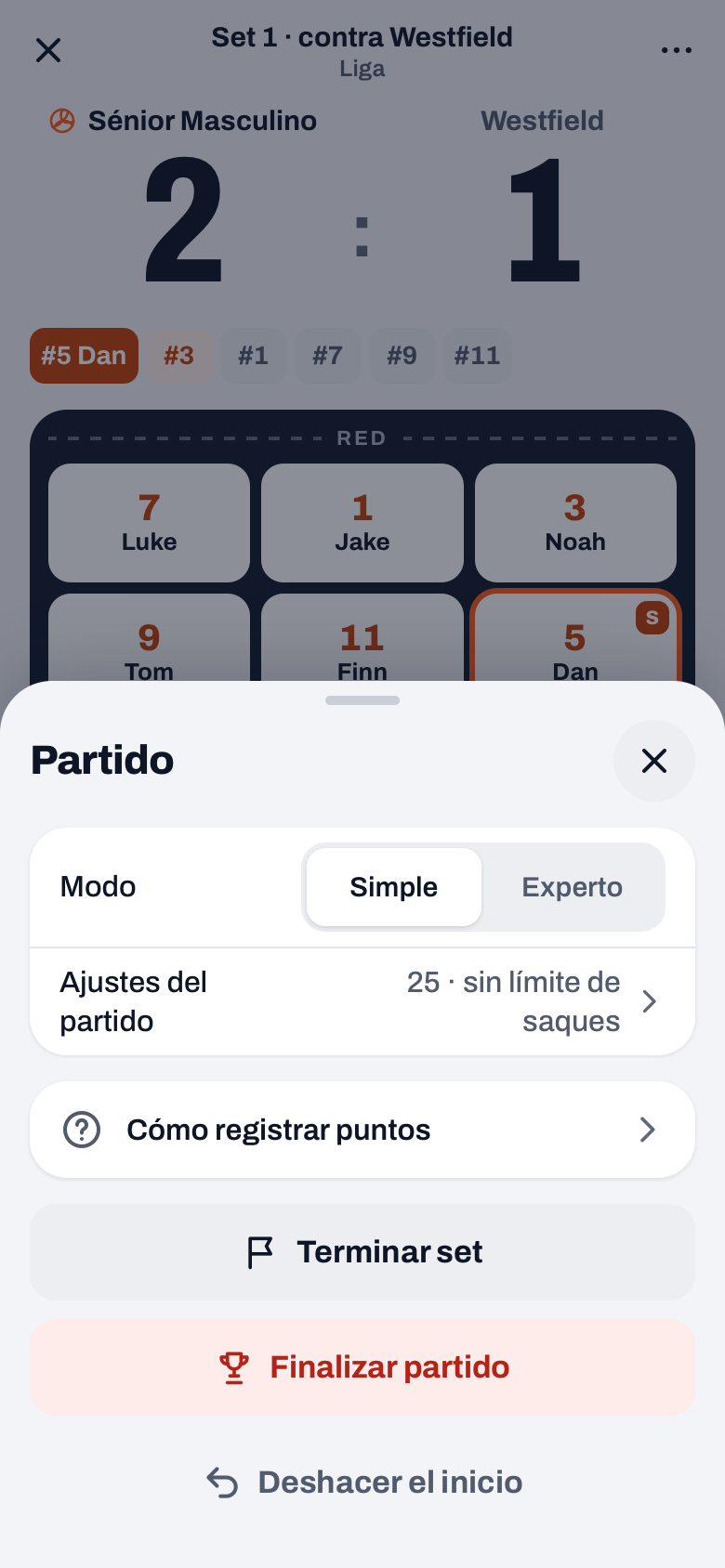 Hoja Partido del menú de los tres puntos con Modo Simple o Experto, Ajustes del partido, Terminar set y Deshacer el inicio
