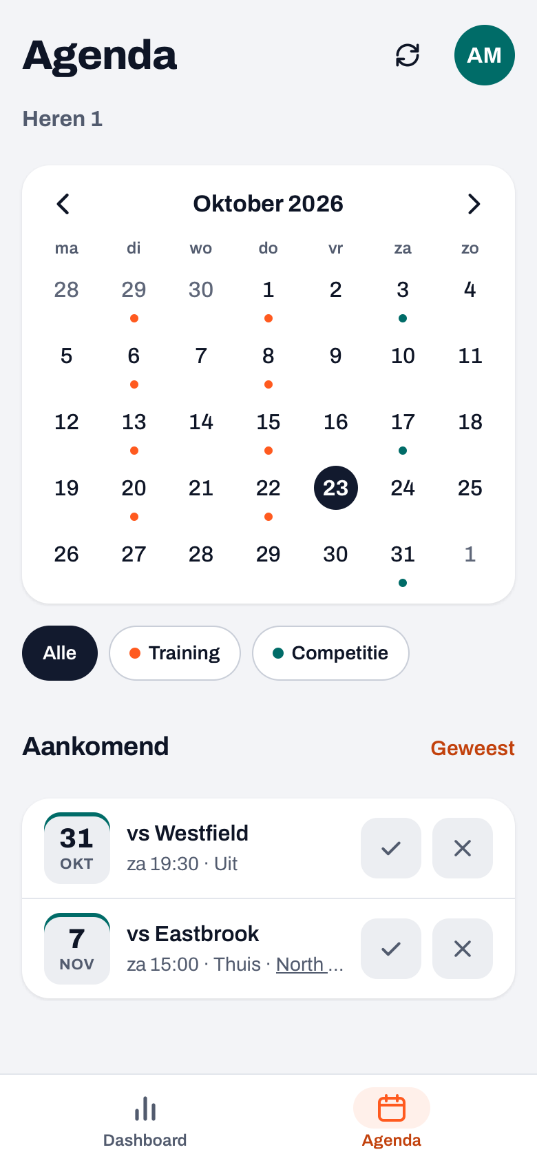 Agenda van een ouder in de Koach-app: maandraster van oktober en de komende wedstrijden met een vinkje en een kruisje
