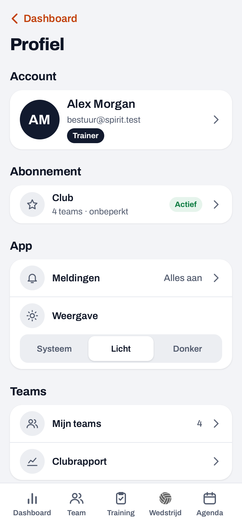 Profiel in Koach met het abonnement Club en het aantal teams, Meldingen en Weergave onder App, en onder Teams Mijn teams en Clubrapport