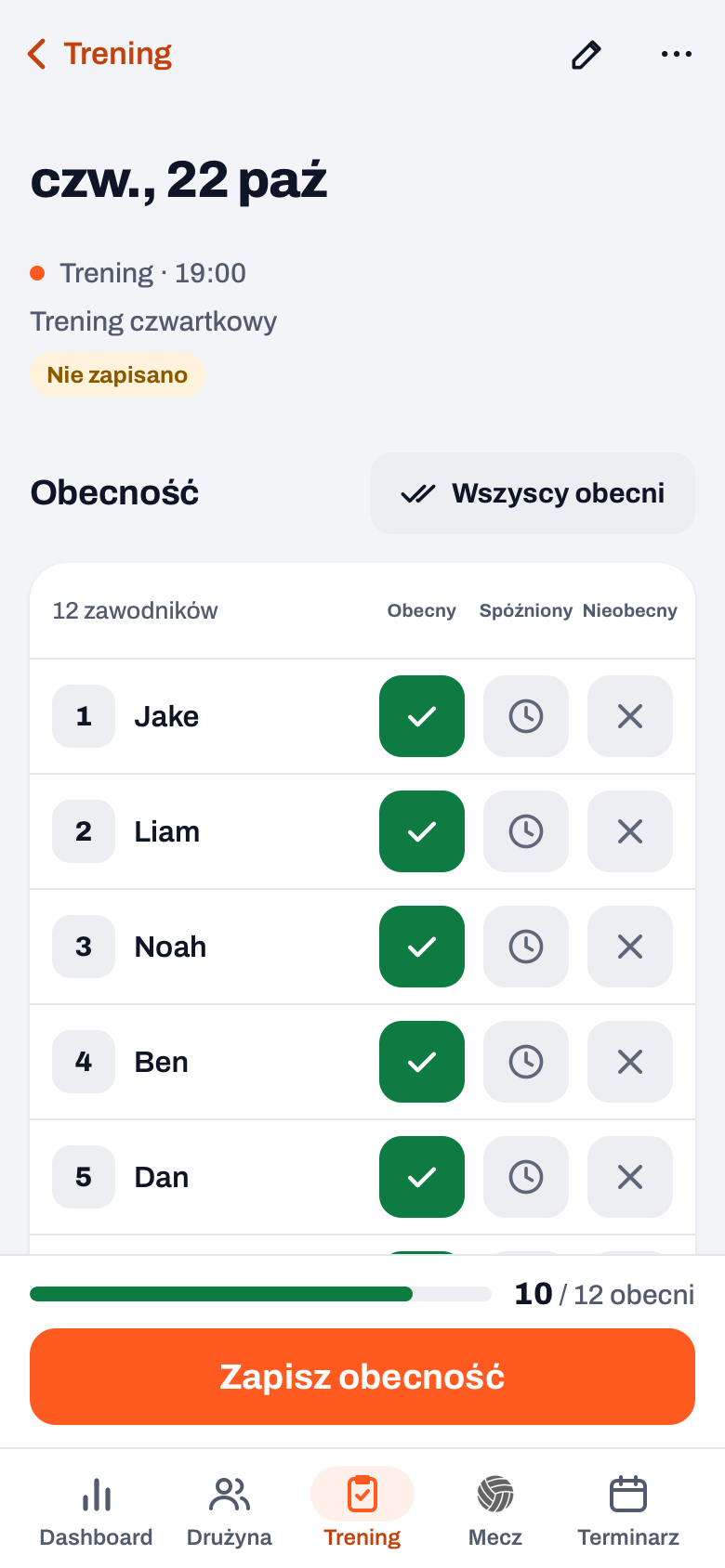 Szczegóły treningu w Koach z plakietką Nie zapisano, przyciskiem Wszyscy obecni, listą w trzech kolumnach i przyciskiem Zapisz obecność