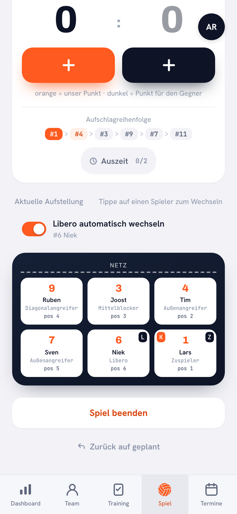 Der Spielstand bei 0:0 im ersten Satz. Über dem Feld steht der Schalter ‚Libero automatisch wechseln‘ auf an, darunter #6 Niek. Auf dem Feld steht Niek auf Position 6, mit einem L in der Ecke seiner Kachel.