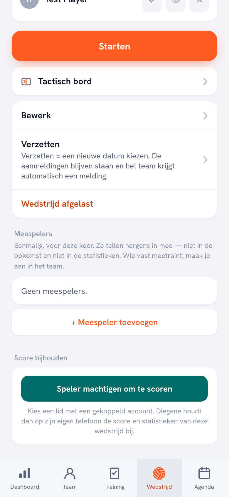 Het wedstrijdscherm vóór de start: de aanwezigheidslijst met vinkjes, de knop Starten, de opties Bewerk en Verzetten, en onderaan het kopje Score bijhouden.