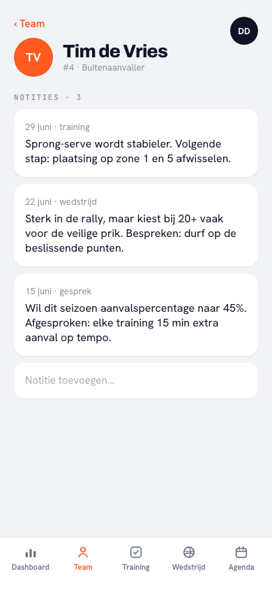 Notities bij een speler in de Koach-app: gedateerde observaties van training, wedstrijd en gesprek