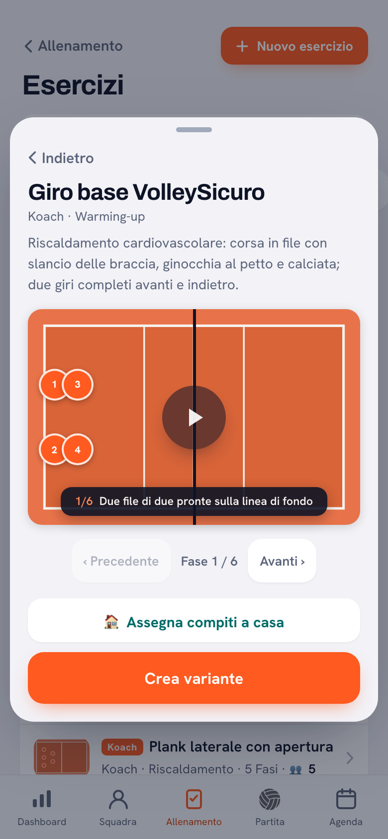 Un esercizio aperto: la descrizione, il campo con i giocatori numerati e un pulsante di riproduzione, il testo della fase sotto il campo e il contatore delle fasi con i pulsanti avanti e indietro.