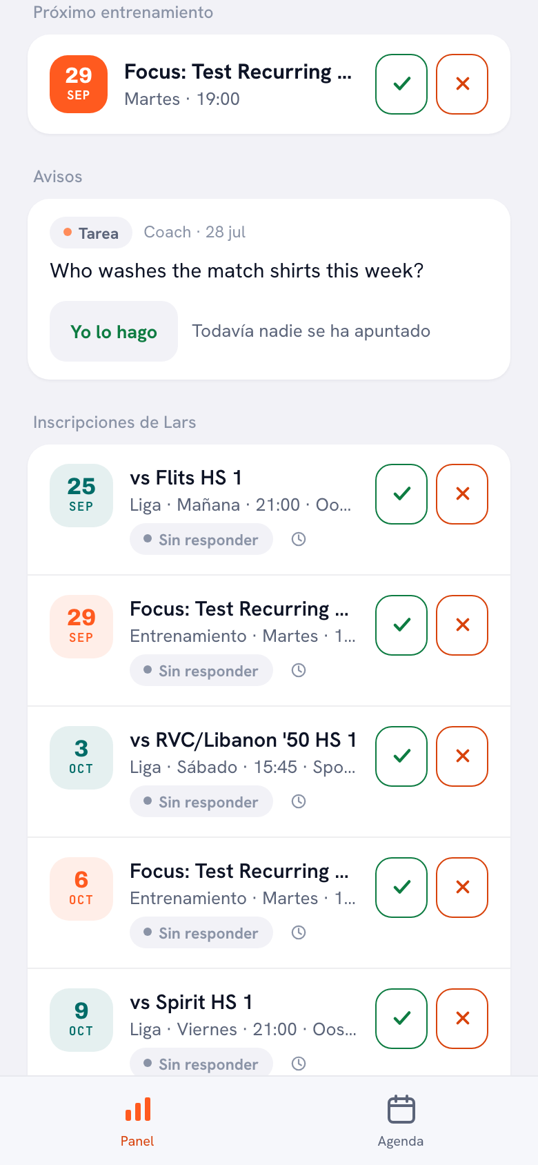 La tarjeta “Inscripciones de Lars” en el panel de las familias: cinco líneas seguidas, tres partidos de liga y dos entrenamientos por fecha, cada uno con el día y la hora, la etiqueta “Sin responder”, un relojito y a la derecha un botón verde y otro rojo.