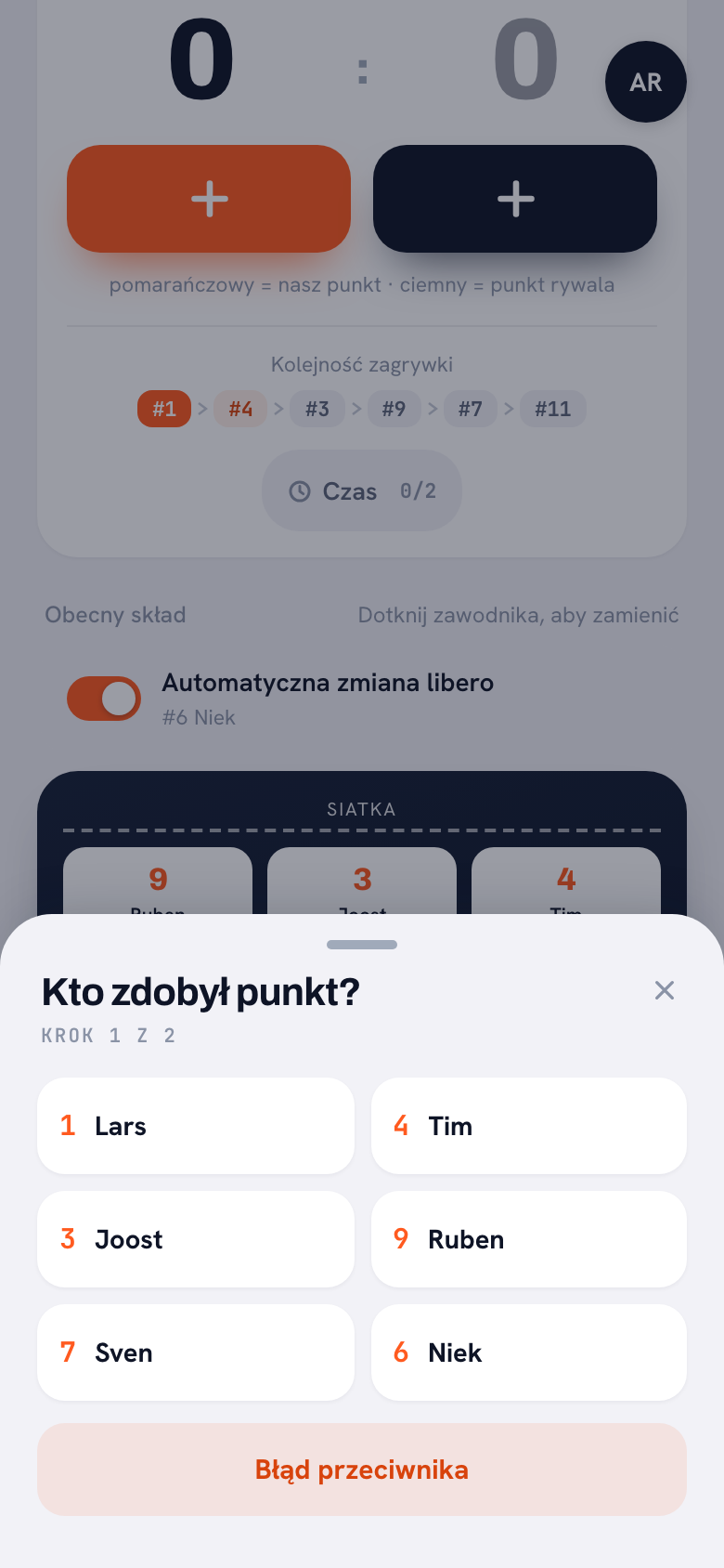Ekran Kto zdobył punkt? w aplikacji Koach: krok 1 z 2, z sześcioma zawodnikami na boisku i przyciskiem Błąd przeciwnika