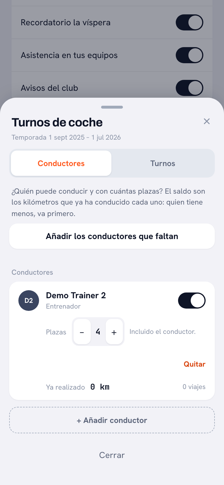 La hoja Turnos de coche en la pestaña Conductores: un conductor, Demo Trainer 2, con cuatro plazas incluido el conductor y la línea Ya conducido 0 km, 0 viajes.
