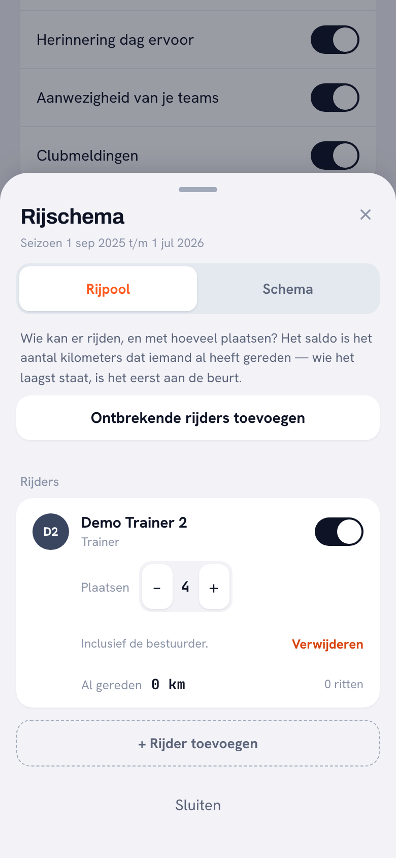 Het blad Rijschema op het tabblad Rijpool: één rijder, Demo Trainer 2, met vier plaatsen inclusief de bestuurder en de regel Al gereden 0 km, 0 ritten.