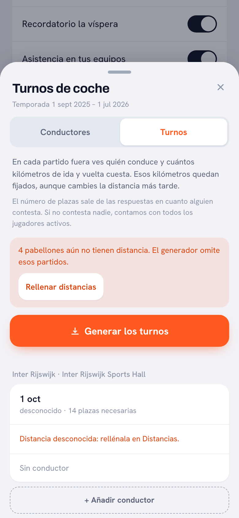 La pestaña Turnos con un aviso naranja de que cuatro pabellones aún no tienen distancia y el generador omite esos partidos, un botón Rellenar distancias y debajo un partido del 1 de octubre con Distancia desconocida y Sin conductor.