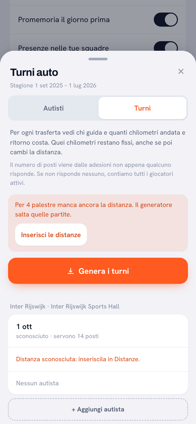 La scheda Turni con un avviso arancione che quattro palestre non hanno ancora la distanza e che il generatore salta quelle partite, un pulsante Inserisci le distanze e sotto una partita del 1 ottobre con Distanza sconosciuta e Nessun autista.