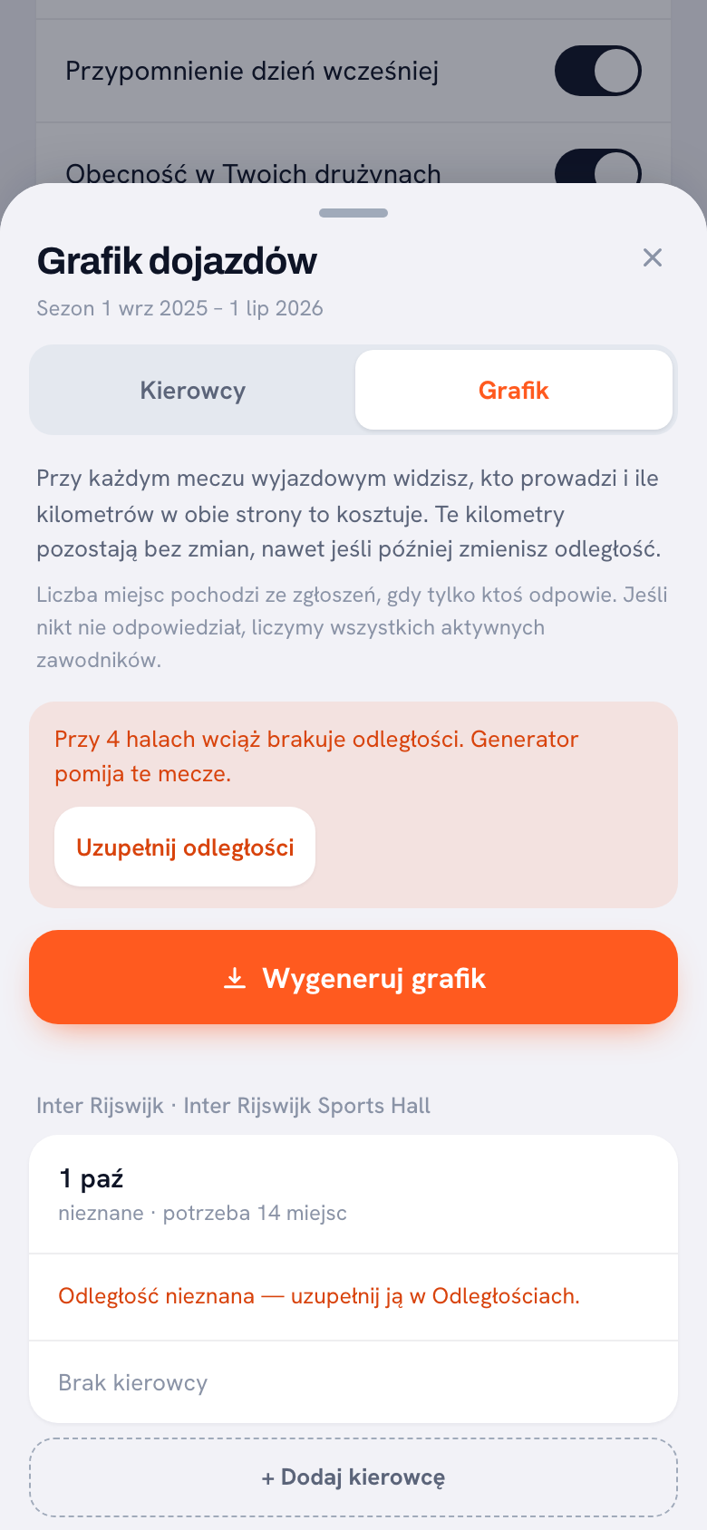 Zakładka Grafik z pomarańczowym komunikatem, że przy czterech halach wciąż brakuje odległości i generator pomija te mecze, przyciskiem Uzupełnij odległości, a pod spodem mecz z 1 października z opisem Odległość nieznana i Brak kierowcy.