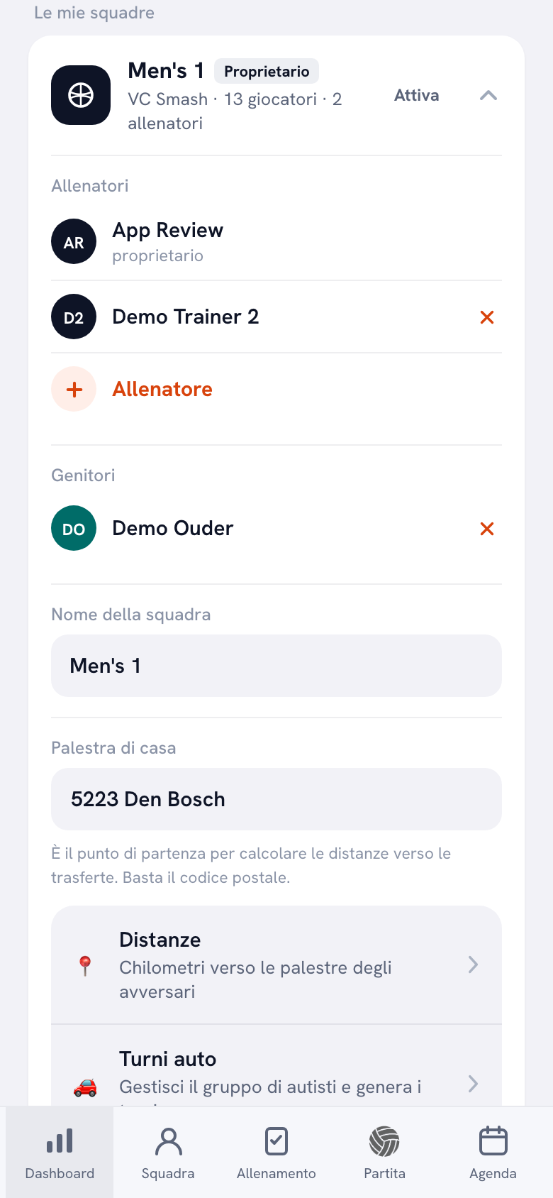 Il blocco della squadra nel profilo: sotto il nome della squadra compaiono la società, il numero di giocatori e due allenatori, poi i due allenatori con l’indicazione del proprietario, un pulsante per aggiungere un allenatore e un genitore collegato.
