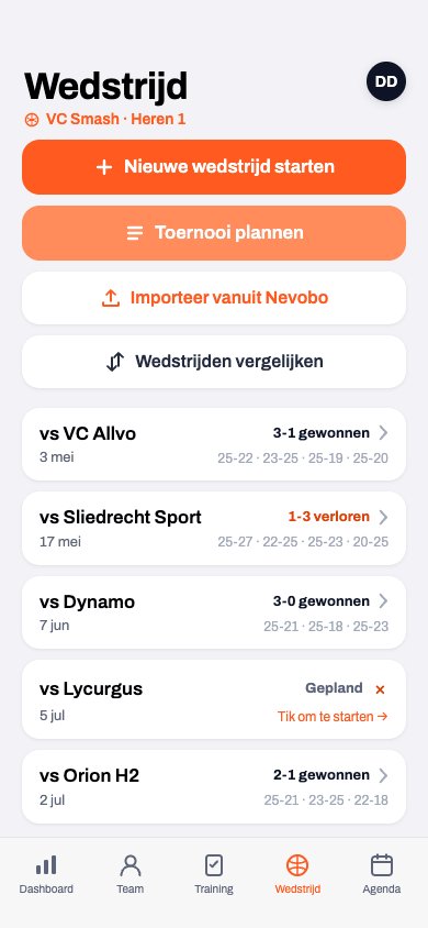 Wedstrijdoverzicht in de Koach-app met de gekoppelde poulestand: per team positie, gespeeld, punten en sets