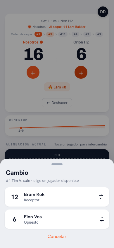 Pantalla de cambios en la app Koach: jugador que sale y los sustitutos disponibles con su posición